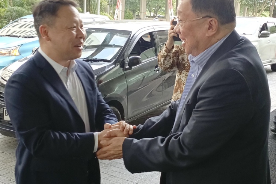 Minister Counselor and Consul General Zheng Jie visited Indonesian Chinese Entrepreneur Association and held an exchange meeting on the latest Chinese visa policy